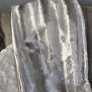 Michael Amini Jane Seymour Collection Luxury Velvet Throw Blanket 50x60